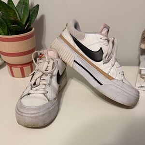 NIKE COURT LEGACY WEAR